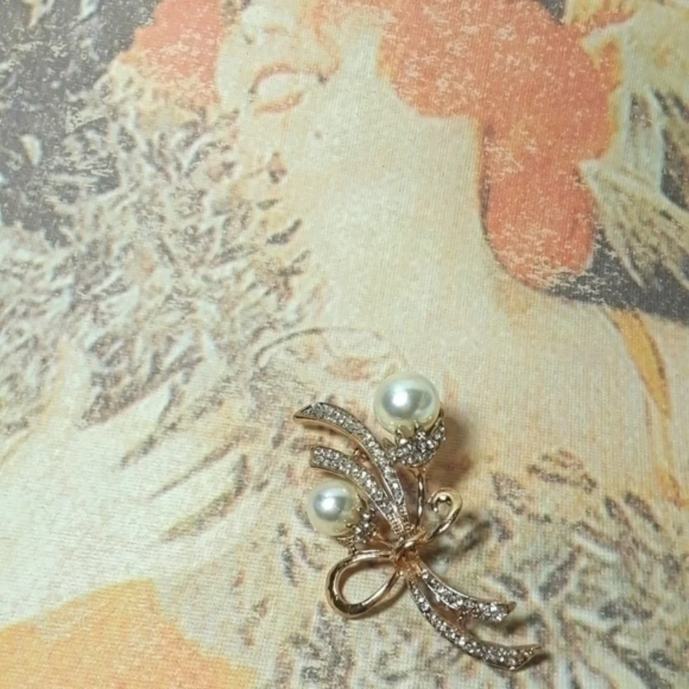 Wispy Ribbon Pearly Bouquet Bar Brooch Pin